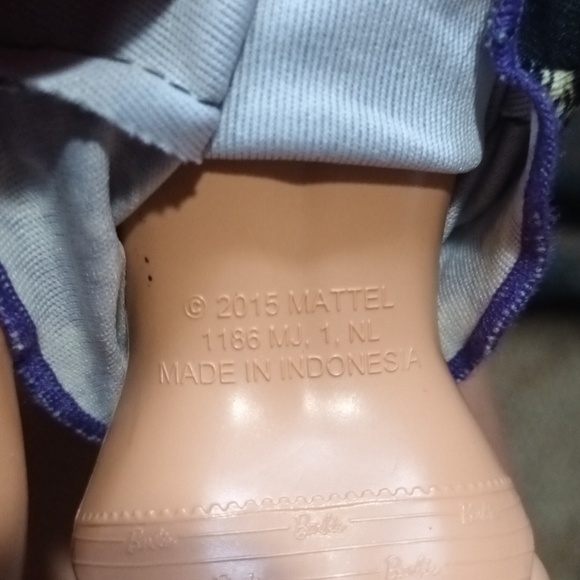 2015 Barbie matell Brown hair tan skin - Picture 8 of 12